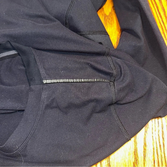 Lululemon long Sleeve
Black M - Picture 11 of 12